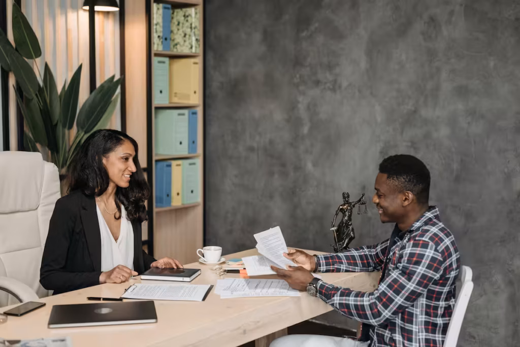 Lawyer talking with a client about the legal services mentioned in her SEO-optimized website.